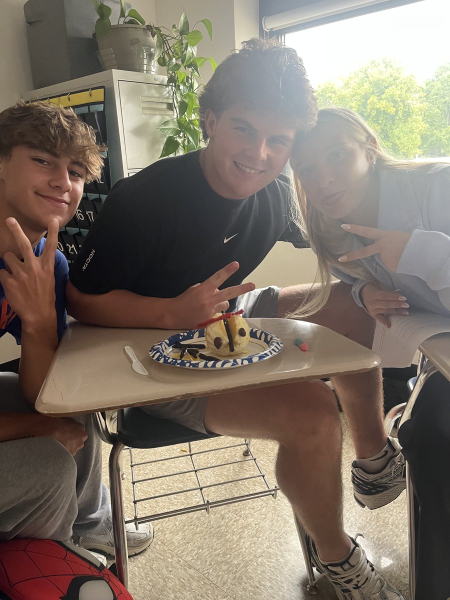RHS_Shells's tweet photo. Mrs. Wiest’s Psych students dove into “orange-brain surgery” 🍊🧠—crafting brains from oranges &amp; candy while reviewing parts + functions of the brain. Dual credit learning never tasted so sweet!
#communityoflearners 
#GoShells https://t.co/6MWjH4K3J3