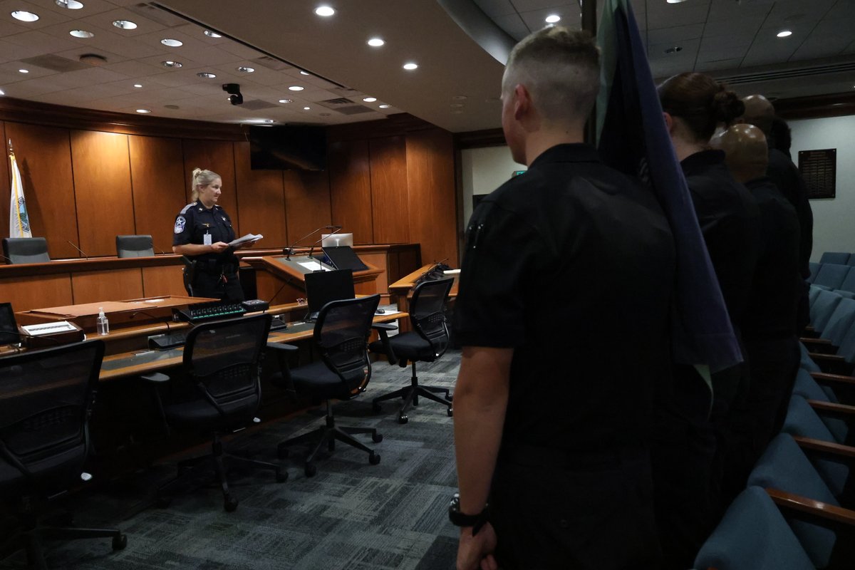 CCSOVA's tweet image. The 41st Basic Academy completed its 3rd history run with Captain Newcomb, learning about the Board of Supervisors, its history, and meeting procedures. These runs highlight the rich history of VA, Chesterfield, and the Sheriff’s Office. #basicacademy #training