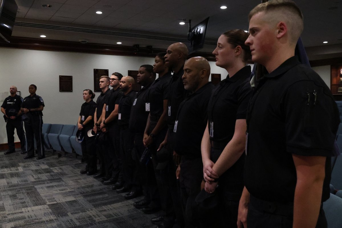 CCSOVA's tweet image. The 41st Basic Academy completed its 3rd history run with Captain Newcomb, learning about the Board of Supervisors, its history, and meeting procedures. These runs highlight the rich history of VA, Chesterfield, and the Sheriff’s Office. #basicacademy #training