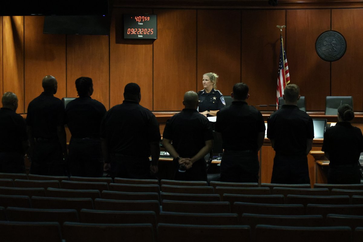 CCSOVA's tweet image. The 41st Basic Academy completed its 3rd history run with Captain Newcomb, learning about the Board of Supervisors, its history, and meeting procedures. These runs highlight the rich history of VA, Chesterfield, and the Sheriff’s Office. #basicacademy #training