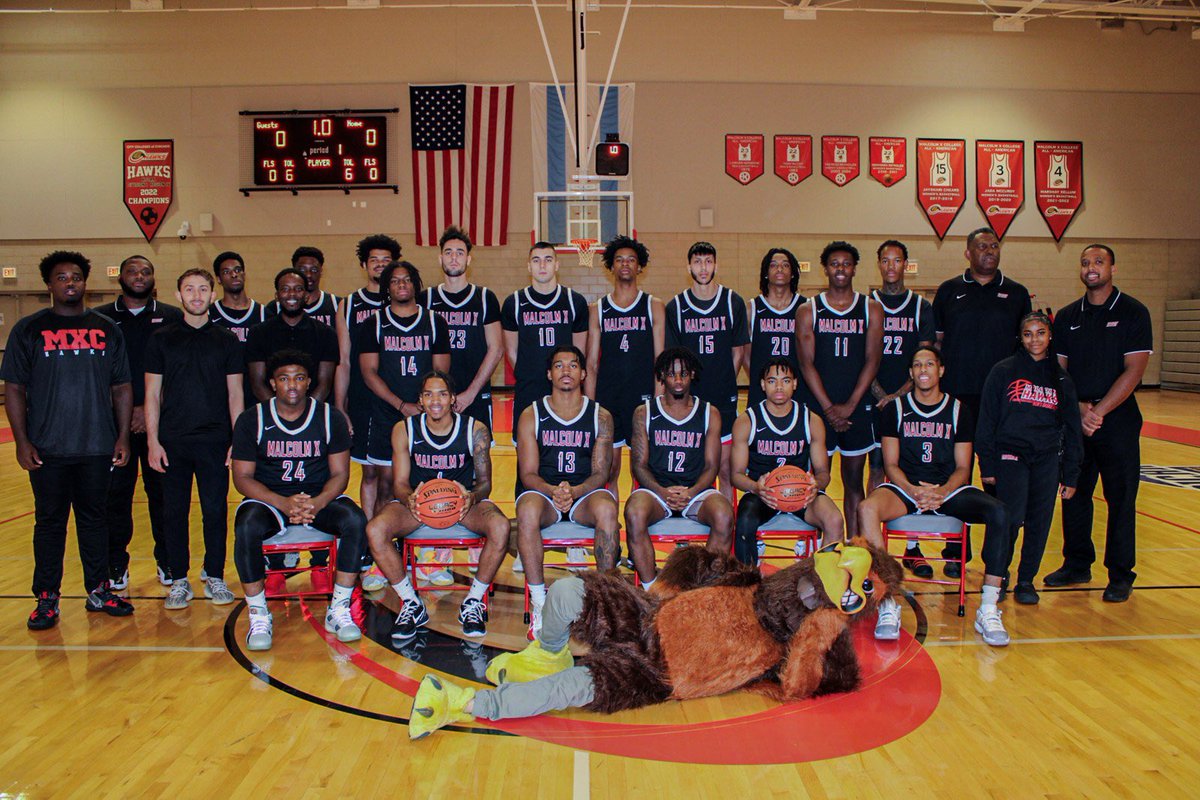 TreAirWalk1's tweet photo. Blessed to receive an offer from Malcolm X college (NJCAA D1)  @coachc773 @KBo0G @TRAsports1 https://t.co/WayuBrMUUZ
