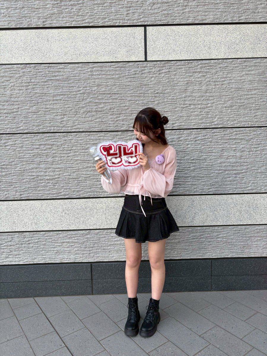 りな tweet media