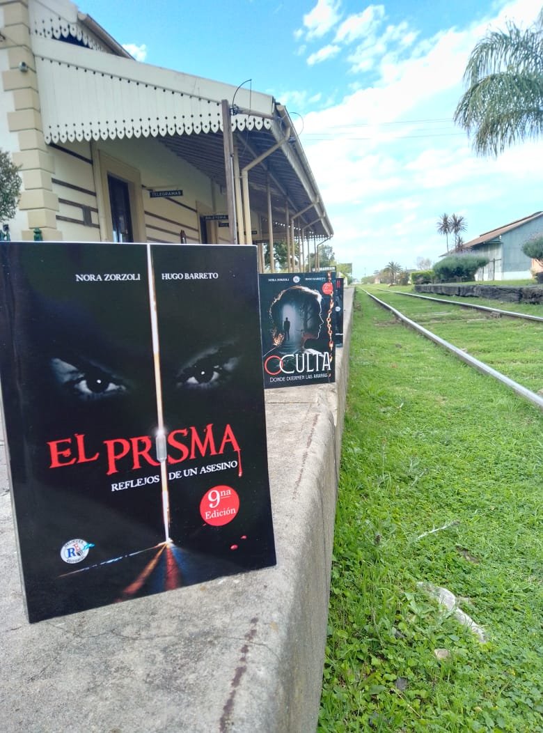 🔦📖 En cada página, una sombra.
En cada silencio, un secreto.
En cada mirada, una sospecha.
Las novelas de terror, suspenso y policiales no solo se leen… se viven. 👁️✨
#Suspenso #Policial #Terror #Novelas #BANGCHANxFENDISS26 #BuenMiércoles