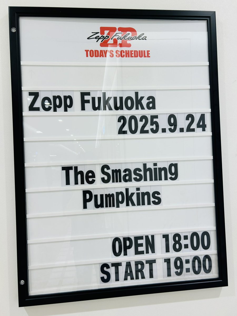 stroborush2022's tweet photo. 始まった瞬間に25年前に見たスマパンがバーンってフラッシュバックして瞬く間にロックキッズに戻ってしまった　
今でも自分達のバンドなんだって思った
Mayonaiseで涙がずっと止まらなかった
また福岡に来てくれてありがとうスマパン
#SmashingPumpkins https://t.co/GcsTPagQ6B