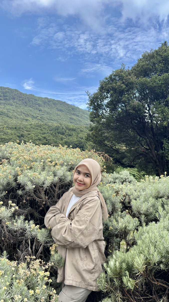 Hijab i dont regret buyinggg >>>>

(sudah melewati angin kencang di pantai, gunung dan pulau tp tetep stay rapii!)