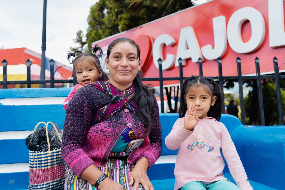 Midesgt's tweet image. La historia de Claudina Vaíl y su familia en Cajolá, Quetzaltenango, refleja cómo nuestros #ProgramasSociales transforman vidas. 

✨👩🏽‍🍼👨🏽👧🏽👦🏽👦🏽