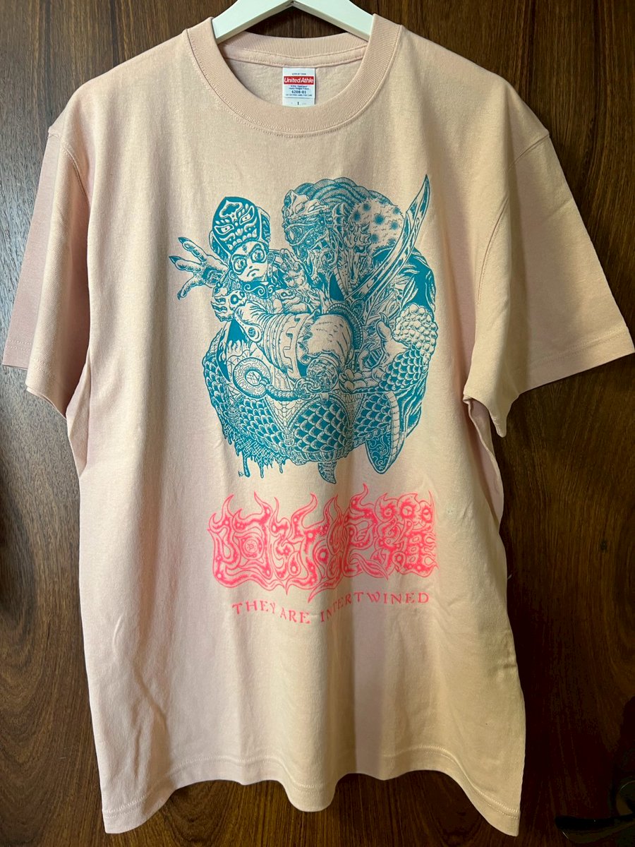 nowaymagazine's tweet photo. 【NWM WEBSHOP UPDATE】
RP&amp;ご来店願
先週の企画展、"MADE IN CHAOS"に出した新作Tシャツ類をWEBSHOPに掲載しました！
WEBSHOP→
https://t.co/4eR2brNi4a

Tシャツは送料無料なので、同時購入チャンスです！
#nowaymagazine #シルクスクリーン #Tシャツ
#萬福道士 #MadeInChaos https://t.co/hZlEbZHrjJ