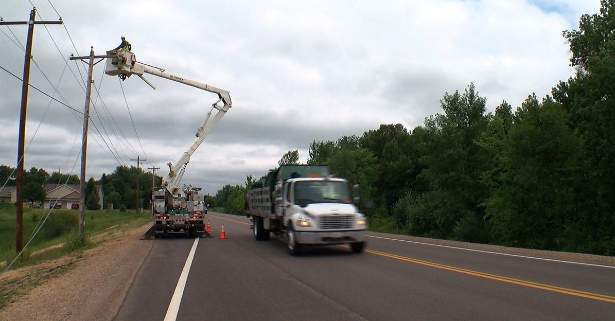 DYK? ⚠️

When traveling on a road with two or more lanes, you must (when able to) keep over one full lane away from stopped emergency vehicles with flashing lights activated – ambulance, fire, law enforcement, maintenance, construction vehicles and tow trucks. 

#KeepUsSafe