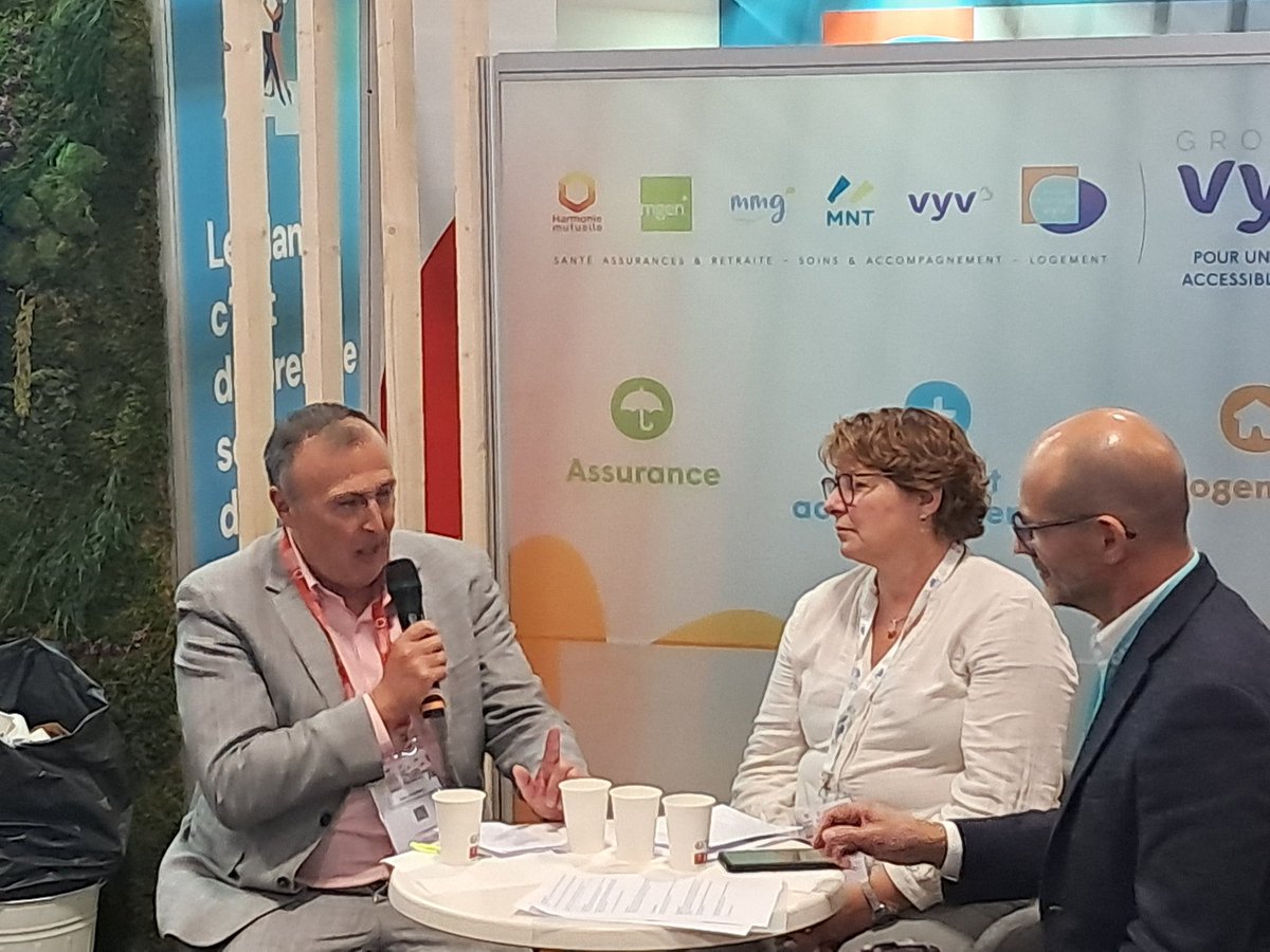 La_CNL's tweet photo. "84% des Français souhaitent passer leurs vieux jours chez chez eux, il y est donc impératif de faire passer l'humain et l’adaptation avant le bâti !" 
- Eddie Jacquemart à la table-ronde "Quand le logement prend soin de la santé" avec 
 @Rosetti2020 @tillet_patrice #Congrèshlm https://t.co/ZGWD91aNRs