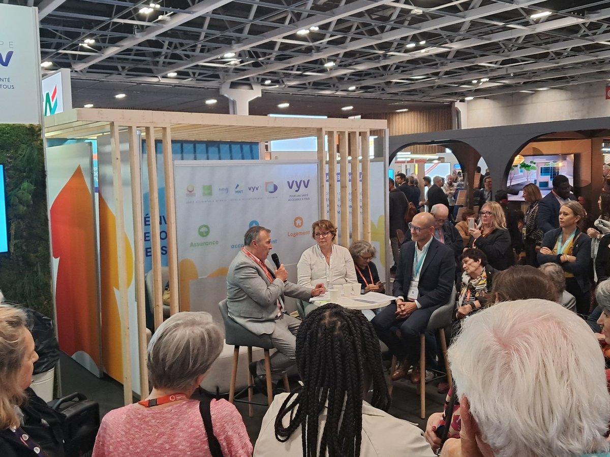 La_CNL's tweet photo. "84% des Français souhaitent passer leurs vieux jours chez chez eux, il y est donc impératif de faire passer l'humain et l’adaptation avant le bâti !" 
- Eddie Jacquemart à la table-ronde "Quand le logement prend soin de la santé" avec 
 @Rosetti2020 @tillet_patrice #Congrèshlm https://t.co/ZGWD91aNRs