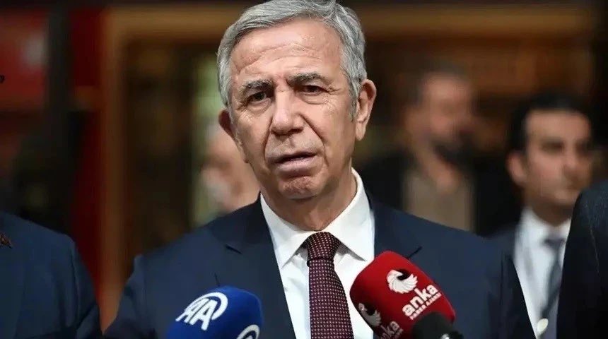 #SONDAKİKA | Melih Gökçekten Mansur Yavaş’a büyük çağrı;

“Maçan sıkıyorsa, basın toplantısında anlattıklarını gel, istediğin kanalda tartışalım.
Sana, güvendiğin gazetecileri de yanına almanı müsaade ediyorum. Ben tek geleceğim.
Bir sen sor, bir ben sorayım…

Maçan sıkar, değil