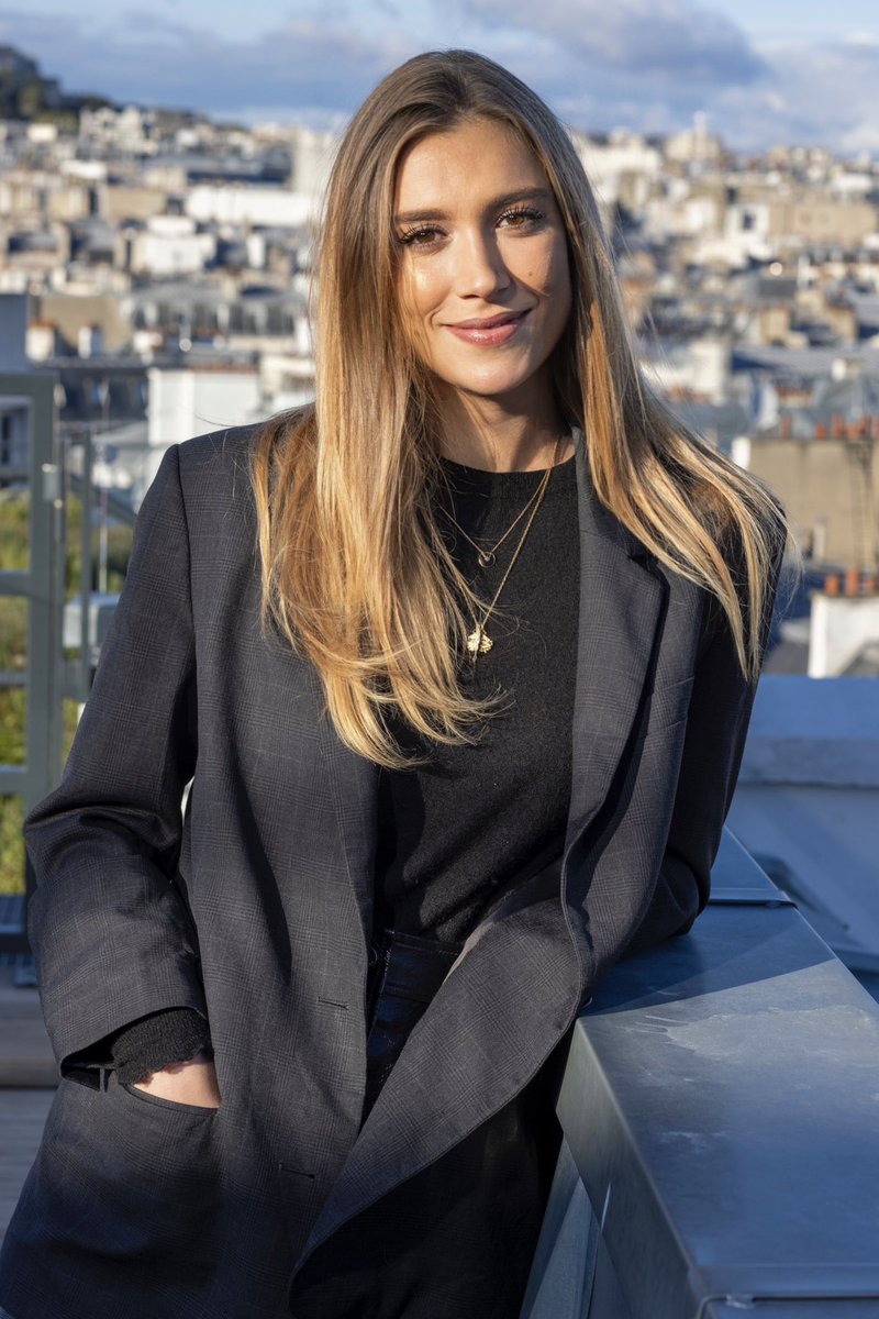 Tout mon soutien à <a href="/ClaireGeronimii/">Claire Geronimi</a> qui doit aujourd’hui affronter le regard de cet OQTF déjà pourtant mutli-condamné pour des violences et viols mais que personne n’aura su isoler définitivement du territoire. 
Claire est une belle personne. Chaque prises de paroles sont malgré