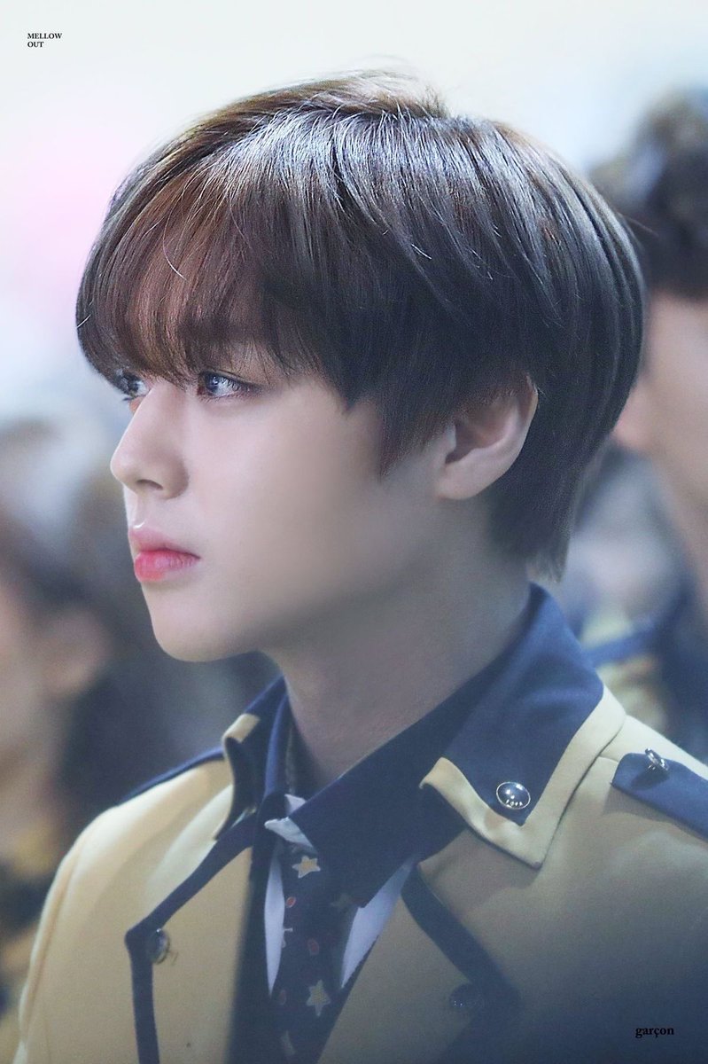 학교 일진짱이 데리고 다니는 예뿌니애인...( ¤̴̶̷̤́ ‧̫̮ ¤̴̶̷̤̀ )