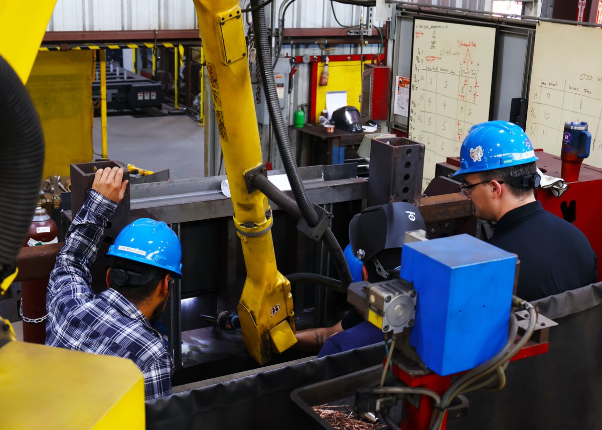 emiproductshtx's tweet image. Our robotic welding team uses a scaled-down version of a pending skid to ensure proper weld execution prior to production.
#solutiondriven #roboticwelding #steelfabrication #tinyskid