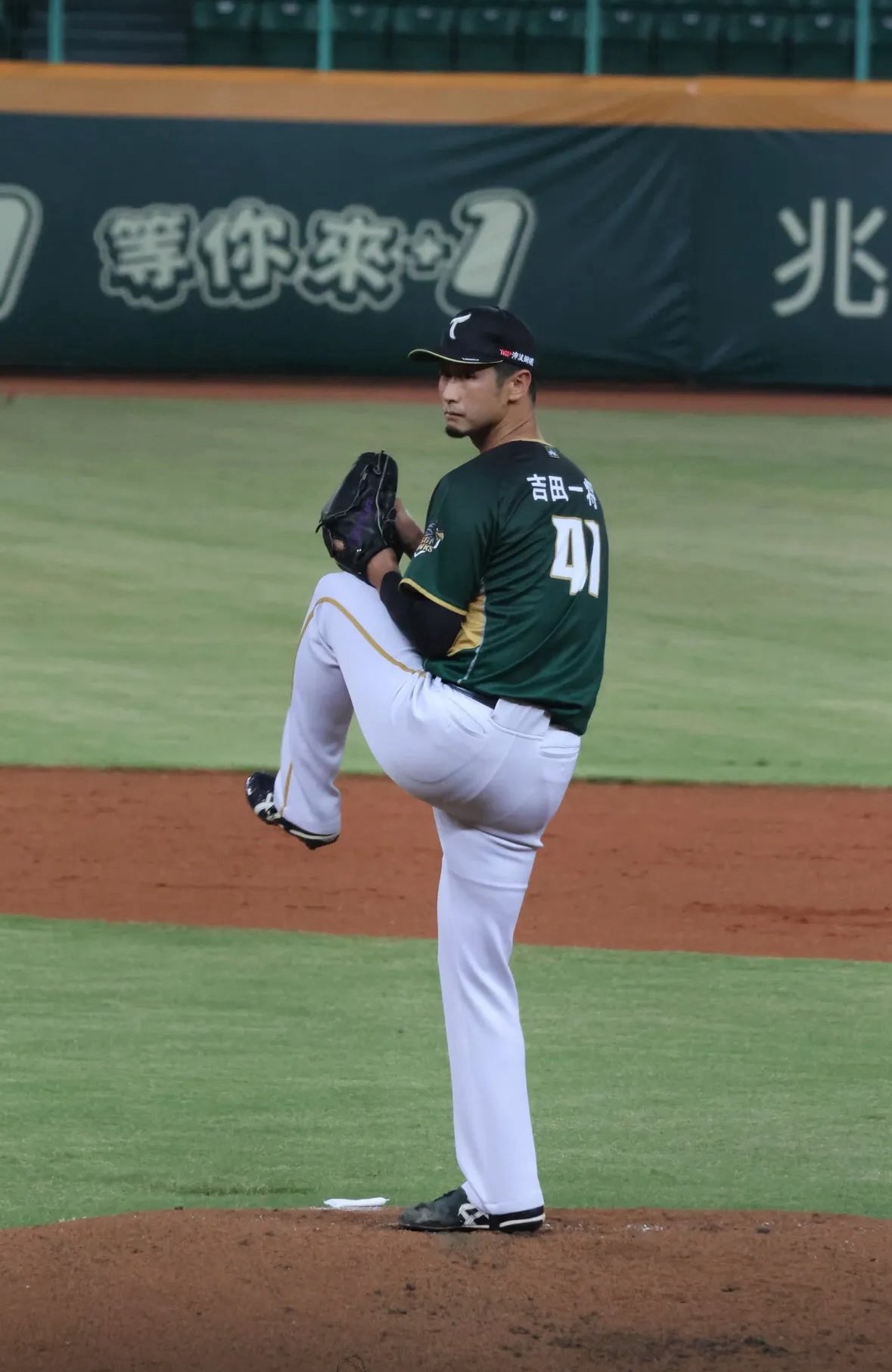 値下げしました‼️球団支給❗Fukuoka Daiei ジャケット68番 値下げしました‼️球団支給❗Fukuoka Daiei ジャケット68番 値下げしま