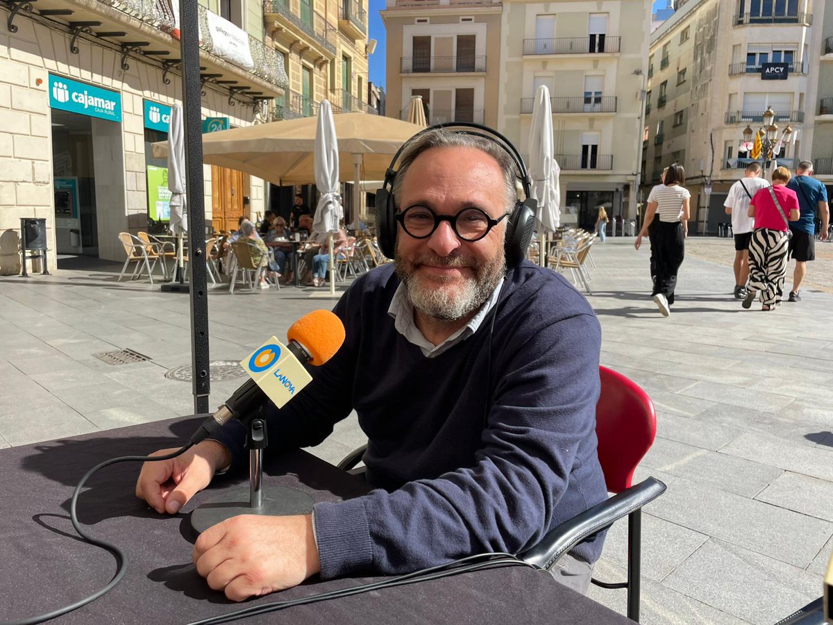 🎉Amb motiu de les Festes de #Miseicòrdia2025, us oferim el #CarrerMajor des de la plaça del Mercadal de Reus!

▶️A la 1a hora tindrem:
👉<a href="/daresa72/">Dani Recasens</a>, regidor de <a href="/ReusCultura/">Reus Cultura</a>.
👉Membres de la <a href="/VibriaReus07/">Víbria de Reus</a> i <a href="/CampanersReus/">Campaners de Reus</a>.
👉Grup de Misericòrdies de Reus.

A la teva ràdio local!
