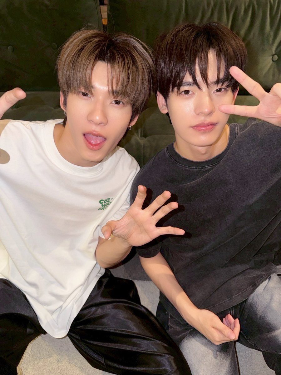 DuangWithYou's tweet photo. ด้วงกับเธอ Duang With You Series 🎸🎧

ด้วงกับเธอ Q12 เลิกกองแล้ววว 💕 วันนี้สองแส���เลิกกองพร้อมกัน แฮปปี้สดใสกันสุด ๆ ค่ะ ✨️ ขอบคุณทุกกำลังใจจากคุณมามี๊ด้วยนะคะ คืนนี้ขอให้หลับไม่ฝันค่ะ 🫶🏻🥰

Duang With You Q12
#ด้วงQ12แล้วนะเธอ https://t.co/pUh9B0t1X8
