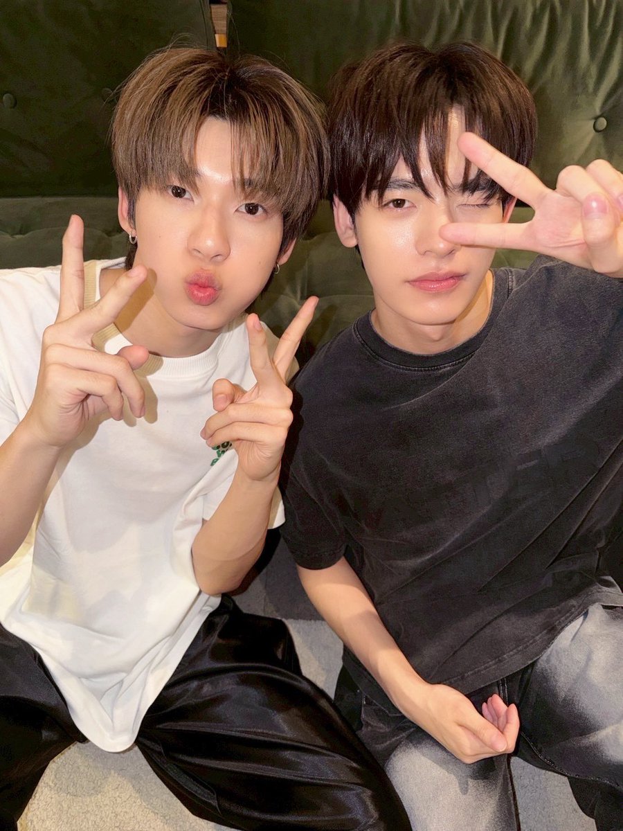 DuangWithYou's tweet photo. ด้วงกับเธอ Duang With You Series 🎸🎧

ด้วงกับเธอ Q12 เลิกกองแล้ววว 💕 วันนี้สองแส���เลิกกองพร้อมกัน แฮปปี้สดใสกันสุด ๆ ค่ะ ✨️ ขอบคุณทุกกำลังใจจากคุณมามี๊ด้วยนะคะ คืนนี้ขอให้หลับไม่ฝันค่ะ 🫶🏻🥰

Duang With You Q12
#ด้วงQ12แล้วนะเธอ https://t.co/pUh9B0t1X8