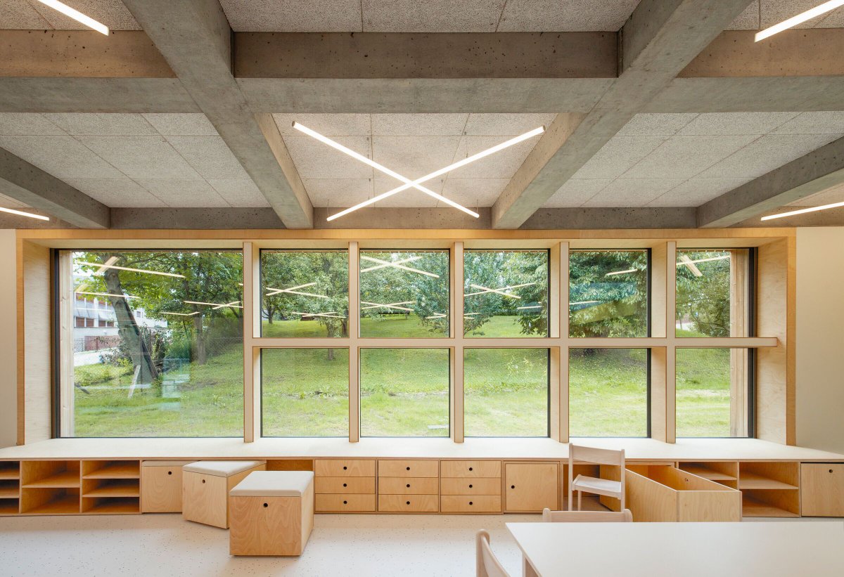 Archello's tweet image. Fulnek Kindergarten by XTOPIX is shaped by charred pine cladding, green roofs, and HERADESIGN® acoustic panels, creating a low-profile, timber-framed sanctuary that blends with its landscape. 
buff.ly/9ocnDYY 

#TimberArchitecture #CircularDesign #AcousticMaterials