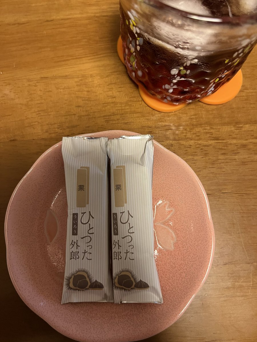 CekdU7HSfO09D74's tweet image. おやつの時間
こんばんは😊
北九州の今は曇り。
雲はありますが、降りそうではない感じ🫨
昨日ランチした友人のお土産です。
"ひとつった"というのは山口県の方言。
標準語では、"ひとつだけ"になります。
山口県はういろうを銘菓としています。
ドライブしたよーっとの事。
栗、好き〜。ありがたい💕