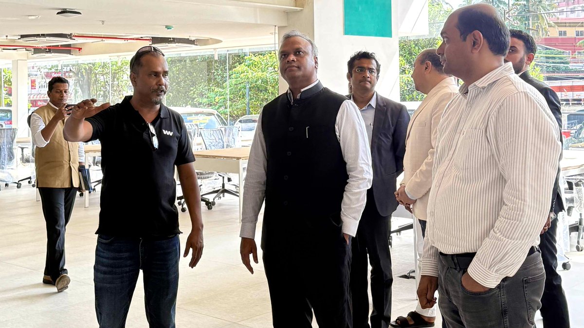 Today, we were honored to have Shri Priyank M Kharge, Hon. Minister for Electronics, IT/BT and Rural Development &amp; Panchayat Raj, &amp; Shri Rahul Sharanappa Sankanur, IAS (Director Dept. of E, IT, BT, S&amp;T and MD - KITS, Government of Karnataka) inaugurate #wrkwrk Triangle.