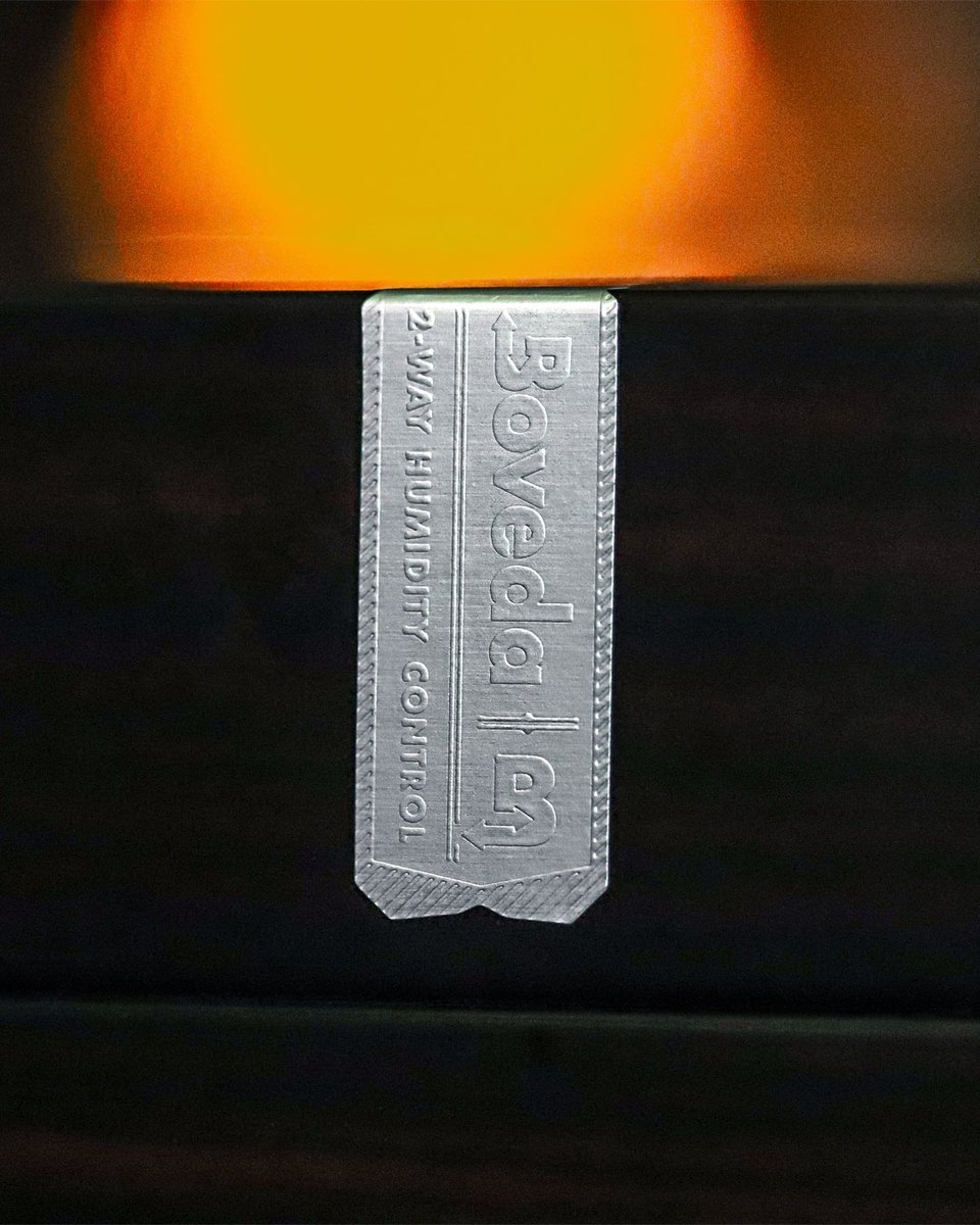 BovedaInc's tweet image. 🌟Get the new Boveda Humidor with Spanish cedar, removable dividers &amp;amp; more! Order now! 👆🏽 #Humidor #CigarStorage #Boveda #CigarLovers #CigarHumidor #SpanishCedar #CigarAccessories #HumidorLife #CigarCommunity #CigarEnthusiast #BovedaHumidor #LoveYourCigars