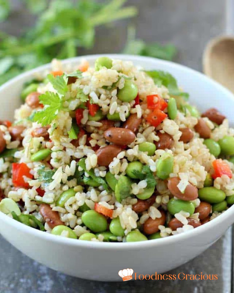 🥗✨ Fresh, filling, and full of flavor—this Edamame &amp; Pinto Bean Salad is not your average salad.
Recipe ➡️ foodnessgracious.com/recipes/edamam…

👉 Side dish or main meal—how would you eat it?

#HealthyEating #SaladGoals #FoodnessGracious