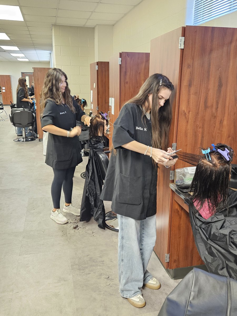 katyisd's tweet image. Step into The Salon at Miller Career &amp;amp; Technology Center and let our students treat you to a mini makeover.

Check the flyer for details and schedule your appointment today.

#KatyISD #MCTC