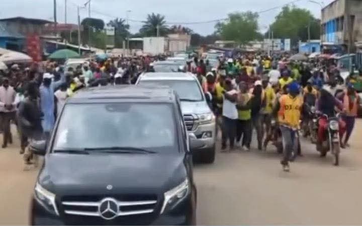 ⭕ Trend| Issa TCHIROMA à l'Ouest Cameroun ce mercredi.

Est-il le candidat idéal de l'opposition pour le 12 octobre 2025?

#TendanceActu #Tchiroma2025
#Présidentielle2025