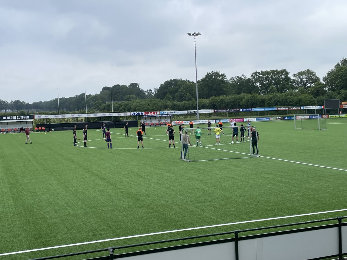 𝐖𝐚𝐚𝐫𝐨𝐦 𝐞𝐞𝐧 𝐭𝐫𝐚𝐢𝐧𝐢𝐧𝐠𝐬𝐤𝐚𝐦𝐩 𝐢𝐧 𝐍𝐞𝐝𝐞𝐫𝐥𝐚𝐧𝐝?

Neem een kijkje:

fletcherfootball.nl/trainingskampi… 

#trainingskamp #trainingskampinnederland #voetbal #fletcherfootball #voetbalkamp #trainingcamp #voetbalhotel #sporthotel #football #soccer #voetbaltraining