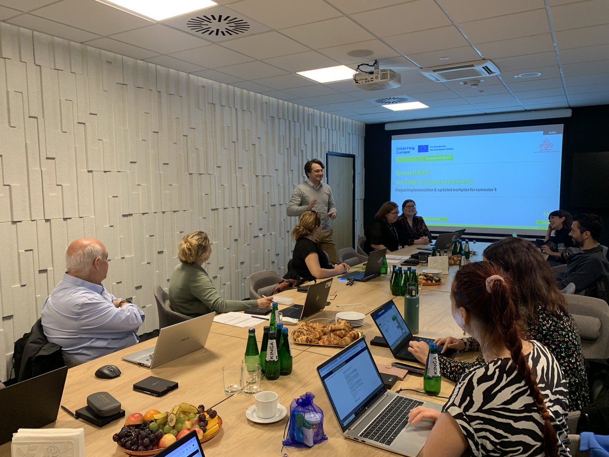 EnergiaJCyL's tweet image. 🌍 Nuestros compañeros Puy Domínguez y Rafael Ayuste participan estos días en el proyecto @Green4HEAT en #Alemania y #Polonia, impulsando soluciones innovadoras para generar calor sostenible a partir de residuos y agua de río.

Gracias a #EcoGenerator y #BTB por hacerlo posible