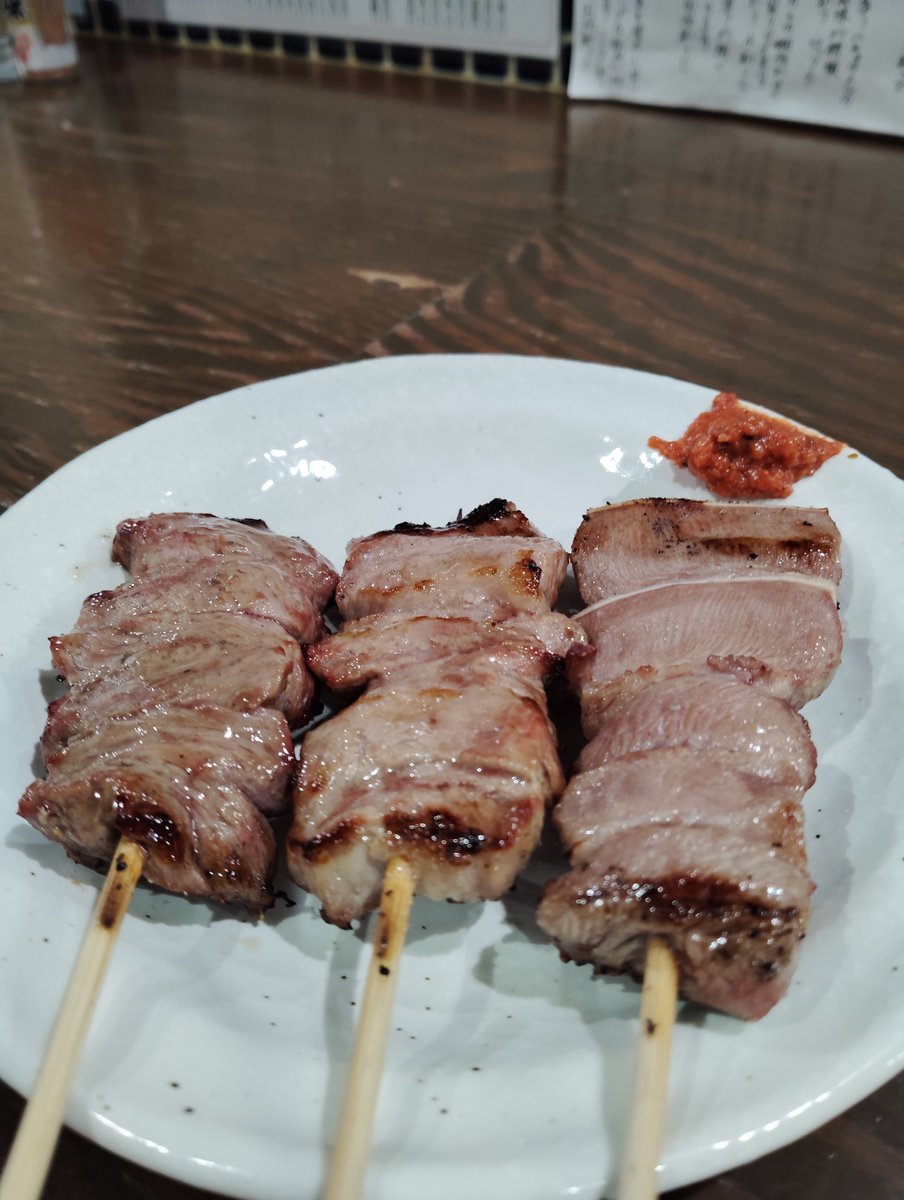 琴似のもつ焼き屋「かど」さん
平日に1人で行きました！
（夫がススキノで食事会で不在だし）
スタッフさんでコンサドーレゴール裏のお方が🤭
カウンターには江別の飲み友達の会社関係のお方だったよ☺
#consadole
#琴似もつ焼きかど