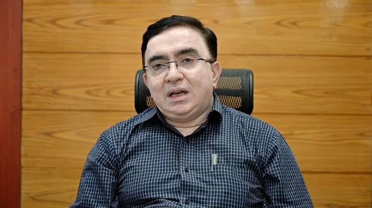 - Bro became a IAS officer to reduce poverty
- Ran a cartel with fixed bribe per sq ft.
- Gave approval to 41 illegal buildings
- Building got demolished after a court order
- Made 2500 families homeless and poor

Finally Caught with 1.33 Cr cash 🤡