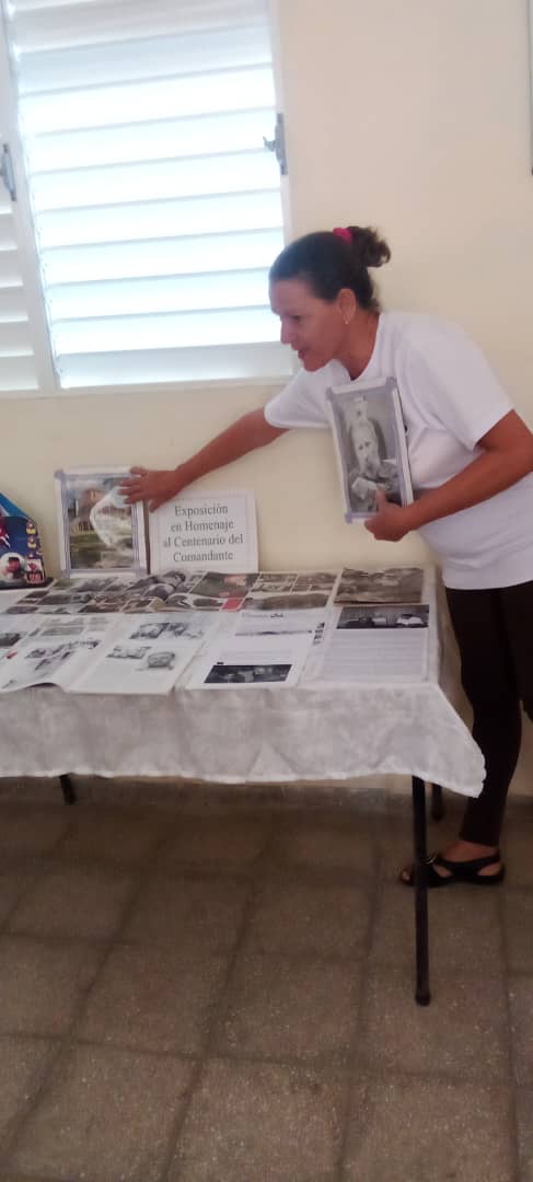 #HolguínSí
Con #HonorHolguinero se realizan diversas actividades en la Biblioteca Escolar dedicadas a #CienAñosConFidel en la #IEMártiresdel9deAbril en #Urbano.
<a href="/CubaMined/">MINED</a> <a href="/NaimaTrujillob/">Naima Ariatne Trujillo Barreto</a> <a href="/DPEHolguin/">Dirección General de Educación Provincia Holguín</a> <a href="/LuisFel07486070/">Luis Felipe Batista Rodríguez</a> <a href="/DiazCanelB/">Miguel Díaz-Canel Bermúdez</a> <a href="/QueipoRuiz/">Joel Queipo Ruíz</a> 
<a href="/BallesterWalter/">Walther Marrero Ballester</a>