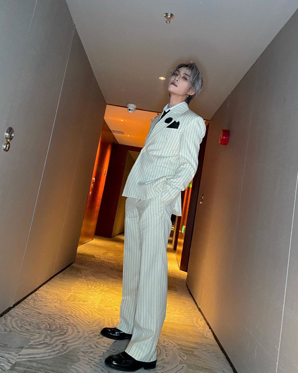 ✌️🤍

#YANGYANG #扬扬 #양양
#WayV #威神V
#WeiboMusicAwards2025