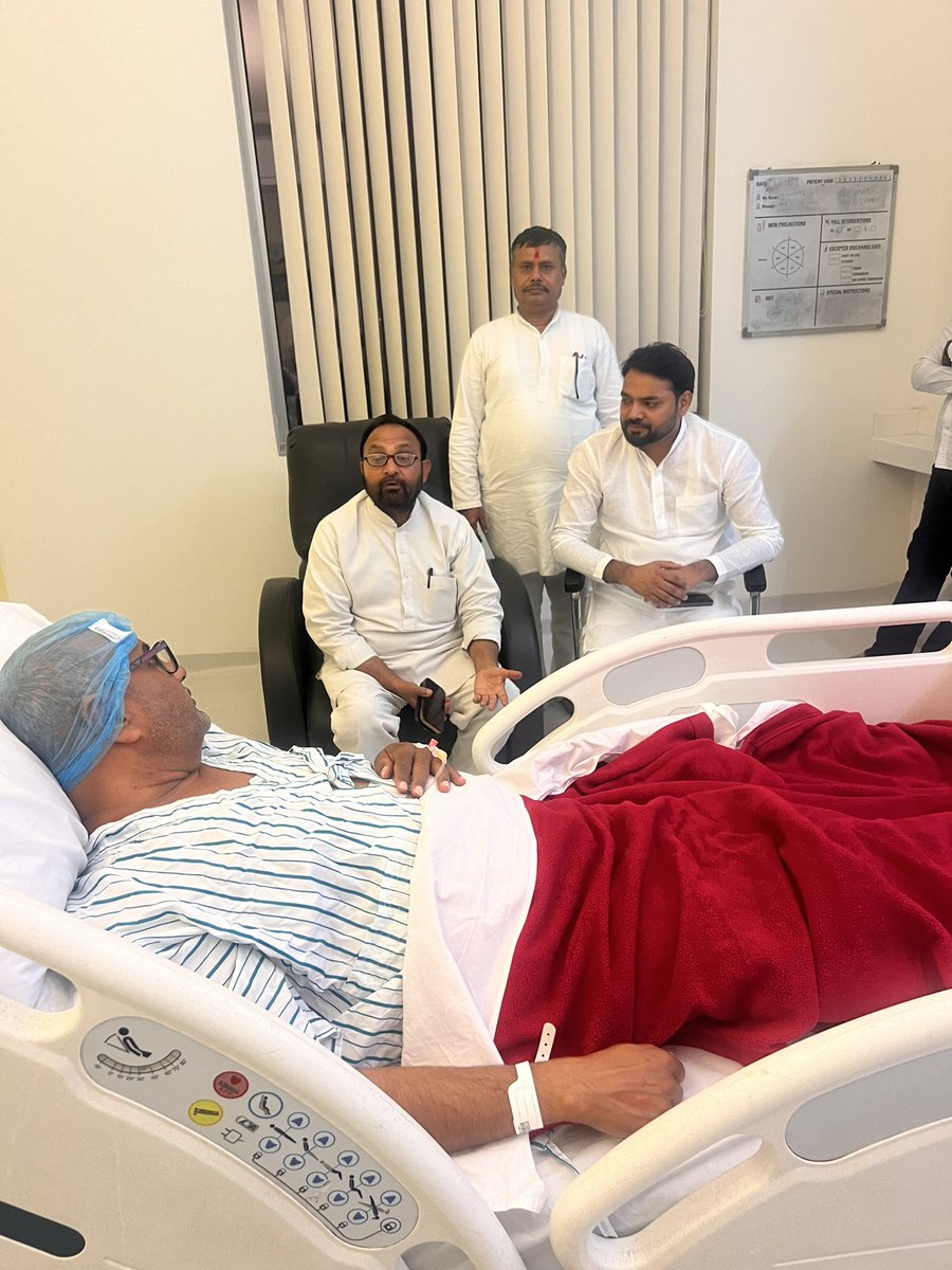 mla_pankaj's tweet image. मेदांता में स्वास्थ्य लाभ अर्जित कर रहे पूर्व मंत्री माननीय शैलेंद्र यादव 'ललई' जी से भेंटकर उनके स्वास्थ्य का कुशलक्षेम जाना और प्रभु से उनकी शीघ्रातिशीघ्र स्वस्थता एवं आरोग्यता की प्रार्थना की।