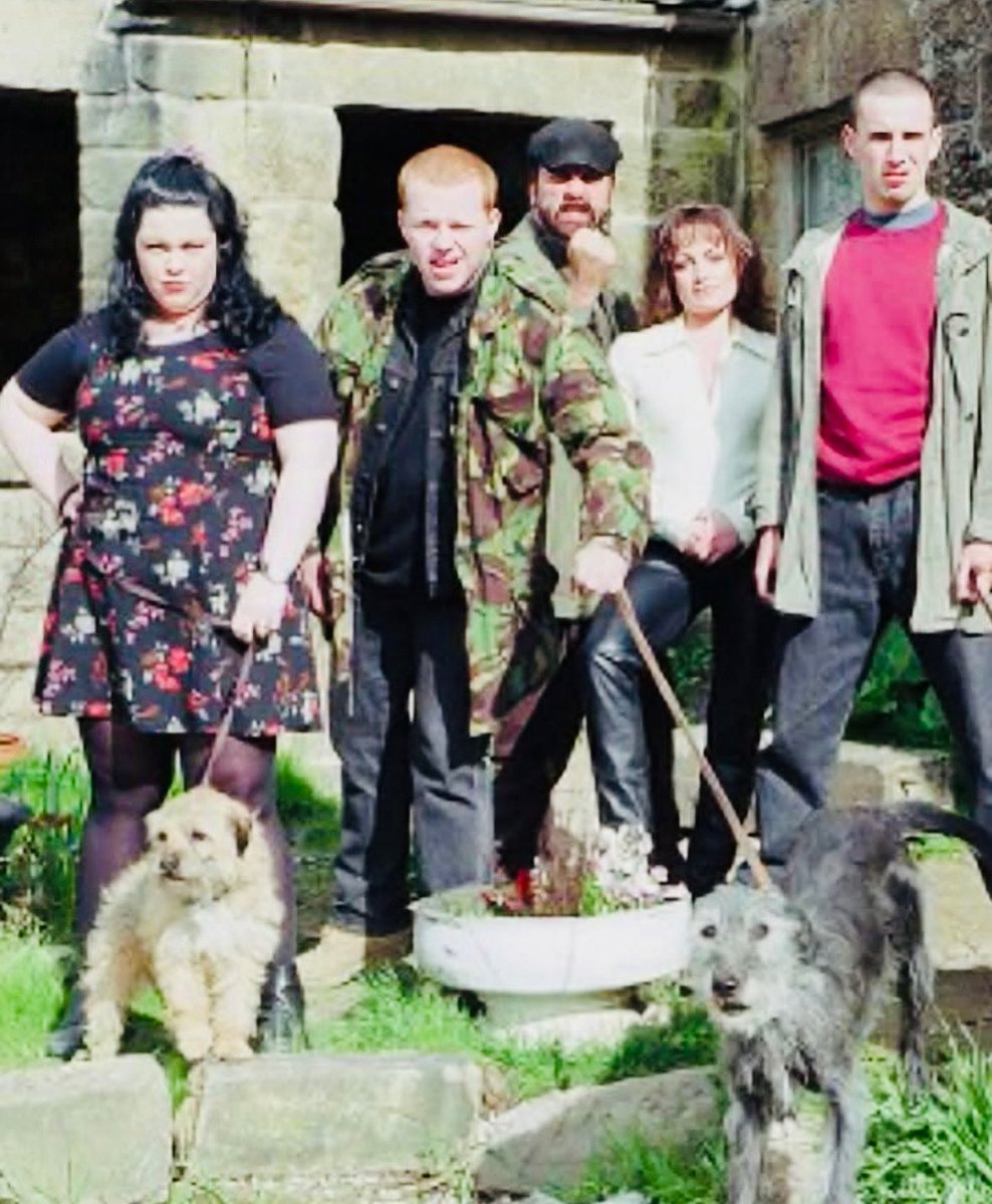 Reallisariley's tweet image. ⭐️⭐️⭐️On this very day 30 years ago, @emmerdale and the best part is, I remember it like it was yesterday. Us old DINGLES,where it all began,all them years ago,we’ve made a mark as @itv turns 70 this week 🎉🎉🎉 #emmerdale #dingles #memory #flashback  #love #family #workfamily 💛