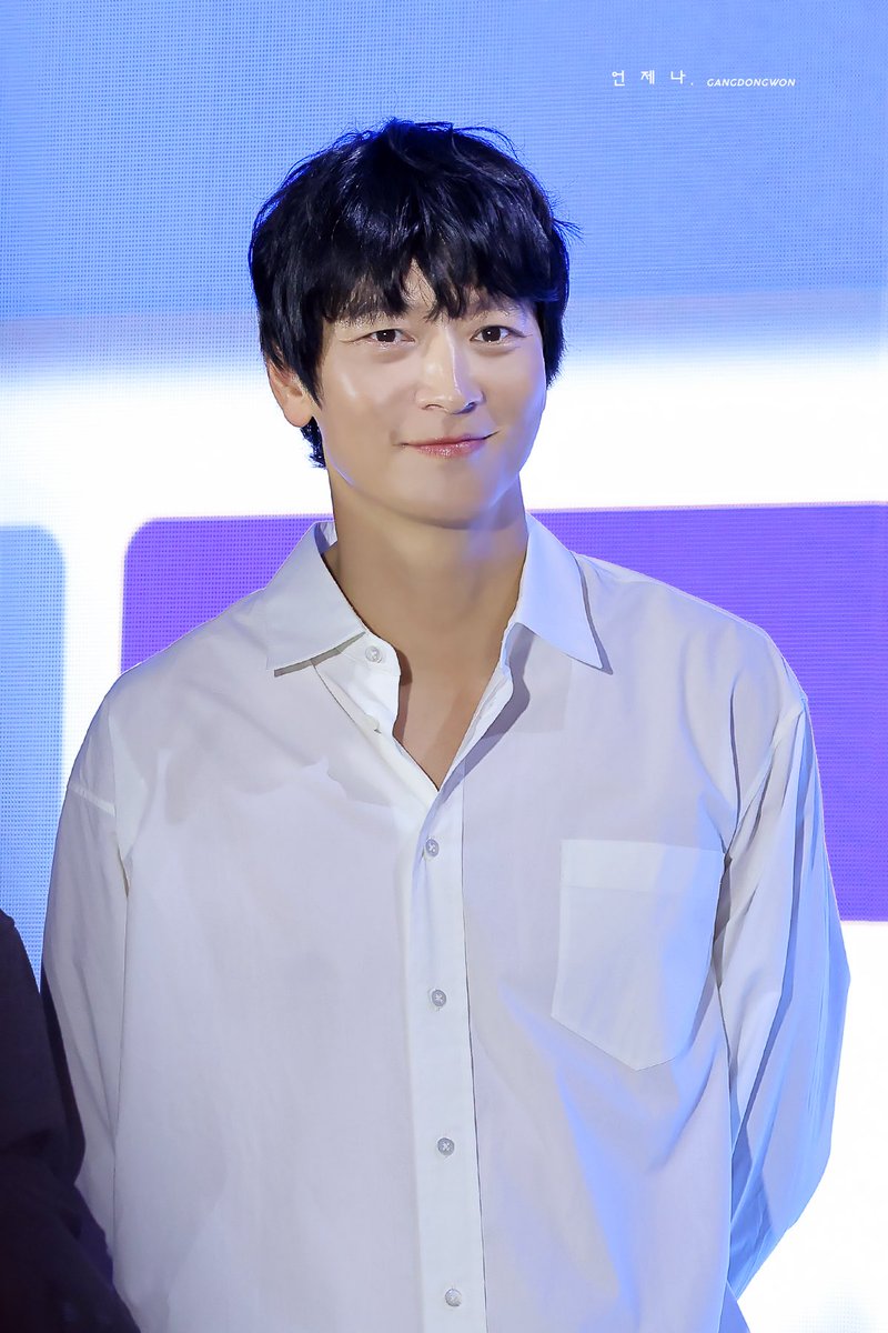 250920 형사 Duelist 야외 무대인사
#강동원 #gangdongwon

이 각도는 또 유독 동글동글해보여😶
셔츠 박제합시다❤️‍🔥