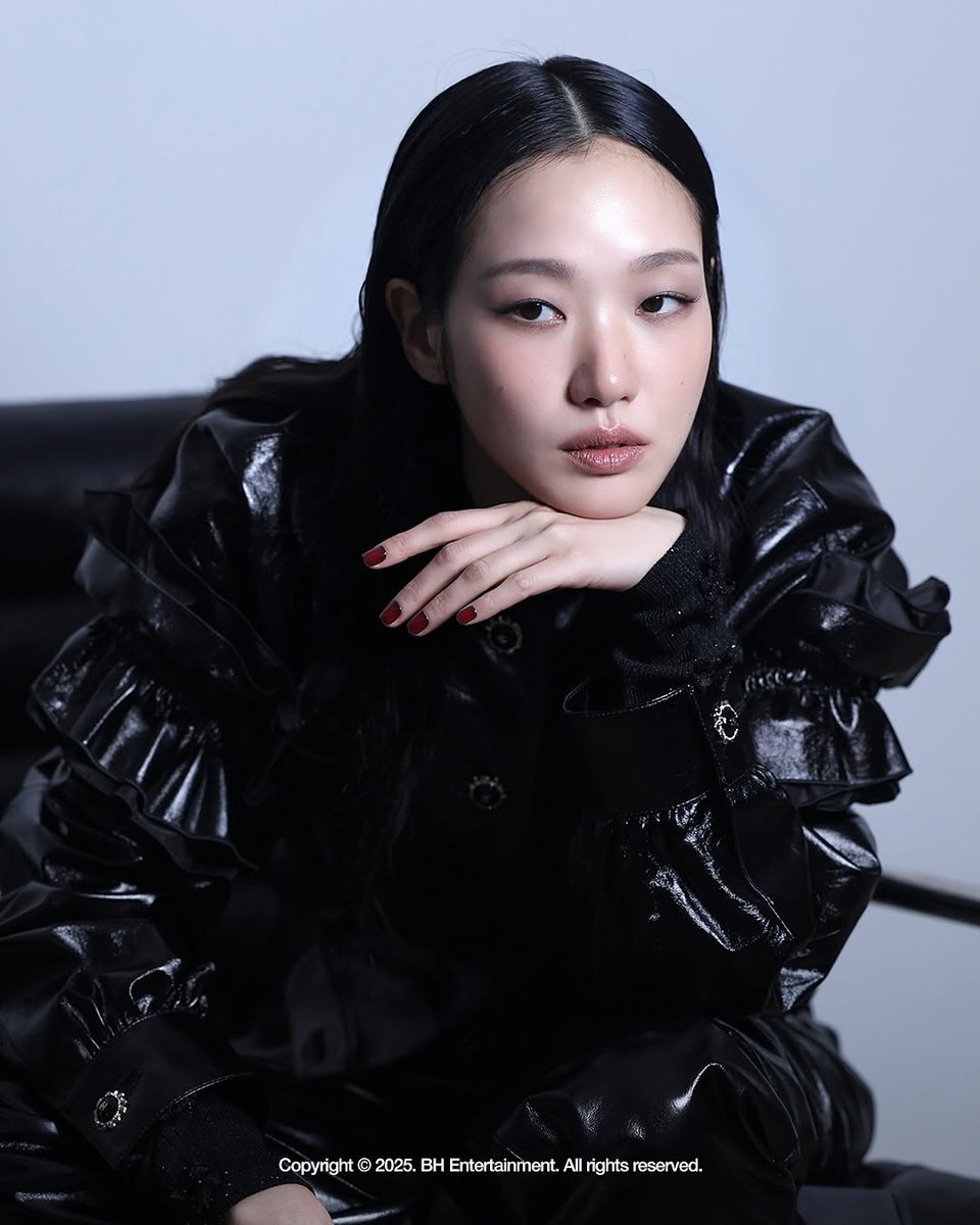 집에 늦게 들어오는 날이면
쇼파에 말없이 앉아 시계만 쳐다보고 있을 것 같음