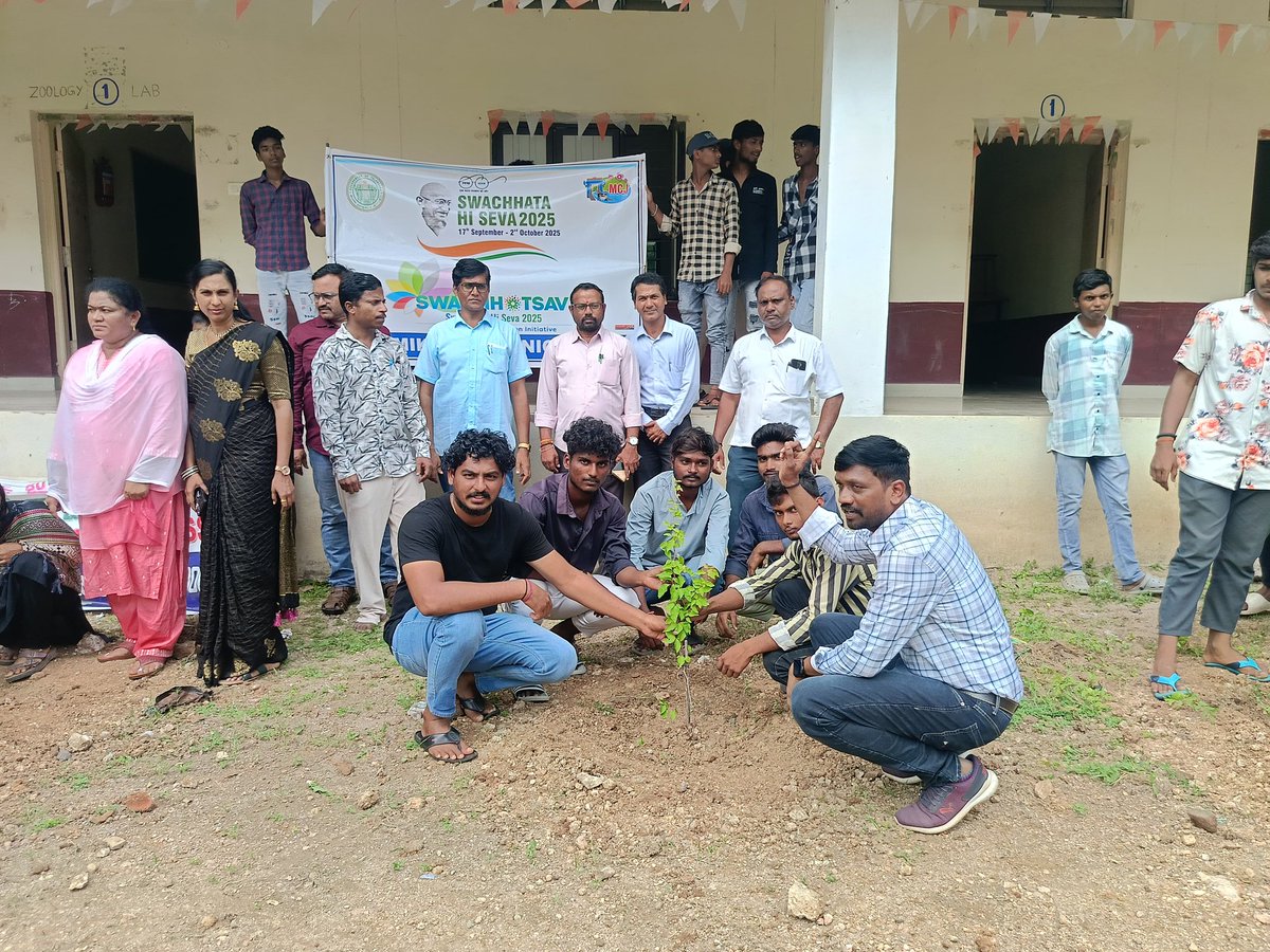 As part of swachhata Hi Seva Conducted a vanamotsavam plantation in Govt Jr college   along with college staff &amp; NSS students
#SHS2025 #SwachhataHiSeva2025 #Swachhotsav

 <a href="/SwachhBharatGov/">Swachh Bharat Urban</a> @SwachhBharat <a href="/MoHUA_India/">Ministry of Housing and Urban Affairs</a> <a href="/MoJSDDWS/">Department of Drinking Water & Sanitation (#DDWS)</a> <a href="/tksreedevi/">TK Sreedevi</a> <a href="/cdmatelangana/">C&DMA</a> <a href="/RoopaMishra77/">Roopa Mishra</a> <a href="/TelanganaCMO/">Telangana CMO</a>