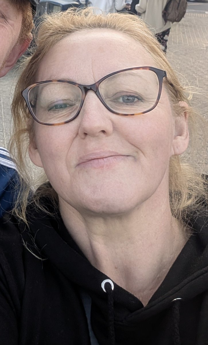 soniHaHa's tweet image. #SeptemberSelfie @facialpalsyuk  Facial Palsy Awareness. I've had Bells Palsy since July 2010. Im 46.  I don't mind most selfies, but other people's photos almost always show my bp at the very worst angle! Small eye and wonky face be damned, I will never look as young again!