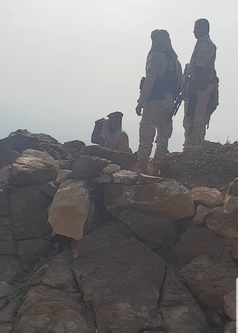 (عينان) لا تمسهما (النار) عينا باتت (تحرس) في سبيل (الله)
وعينا بكت من خشية الله، حفظ الله بلدنا اليمن السعيد🇾🇪