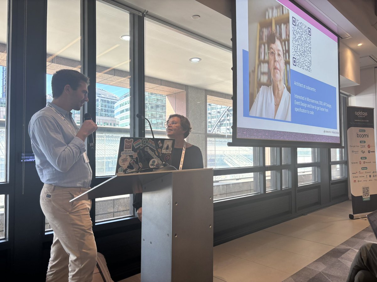 ICooper's tweet image. In Commercial 3 right now for #apidays we are talking about Avro and AsyncAPI with Dr. Annegret Junker &amp;amp; Fabrizio Lazzaretti