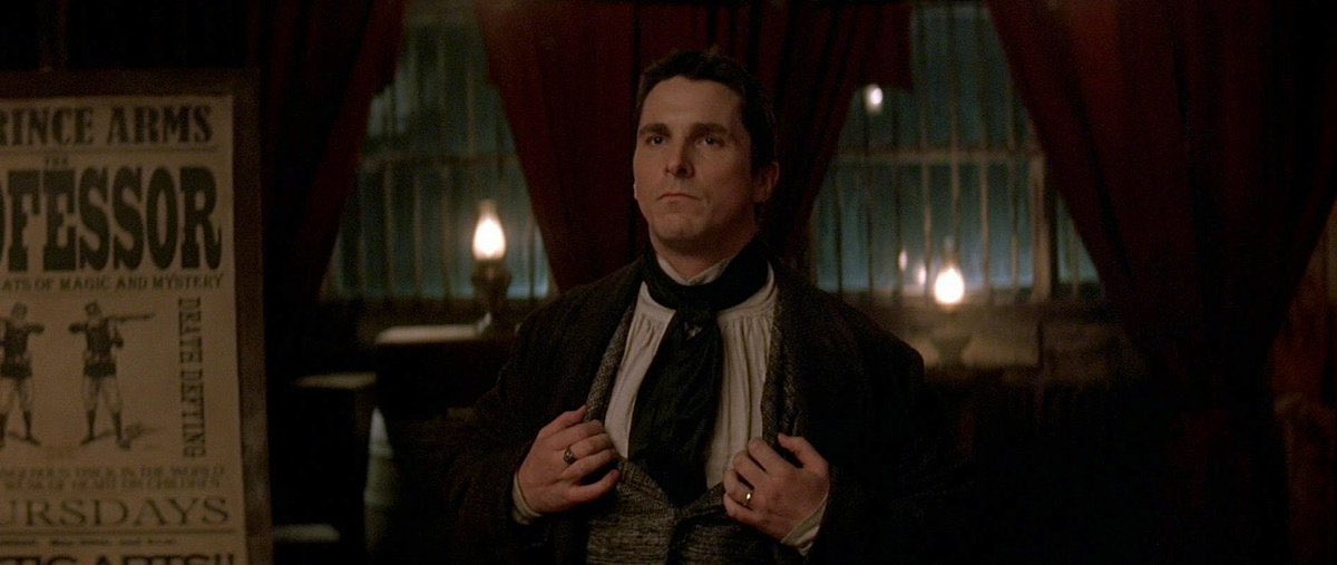 Y’a ce film de Christopher Nolan, plus tu le vois plus tu l’aimes. Et même quand tu maîtrise tous les secrets du film ça ne gâche pas la magie (d’ailleurs je crois que l’aime encore plus en connaissant tous les détails importants) 

Le Prestige.