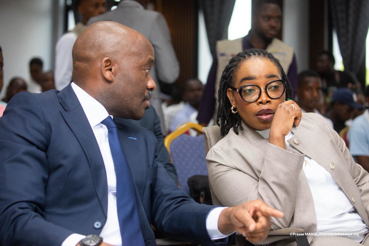 MichelMuvudi's tweet image. #Kisangani : 87 eme édition de formation gratuite en Leadership développement personnel et capital humain de 170 jeunes avec SUNSHINE foundation et le #GroupeCIDE.Merci au #Gouverneur a.i de la #Tshopo pour sa participation et à l&apos;honorable Madeleine Nikomba pour son soutien.