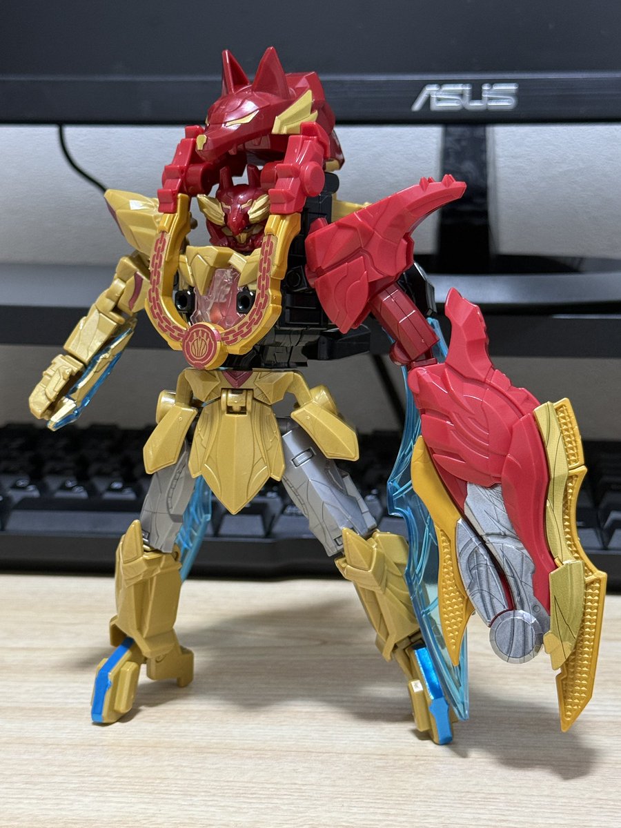 出張先で買った食玩が組めました テガソードデカクロウはバラで買うの