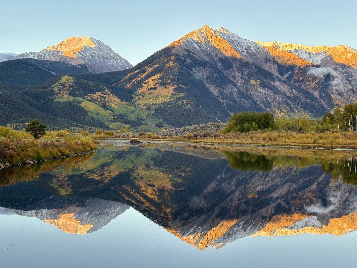 Seasons collide this morning in the Colorado mountains 😍 #cowx