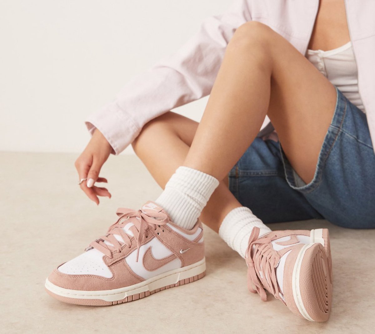 SnkrsStock's tweet photo. AD: SALE $75 
w/code DEALS
WMNS Nike Dunk Low Mini Swoosh ‘pink’ 
https://t.co/ok1VsVOsn5 https://t.co/tKVL4BWBjs