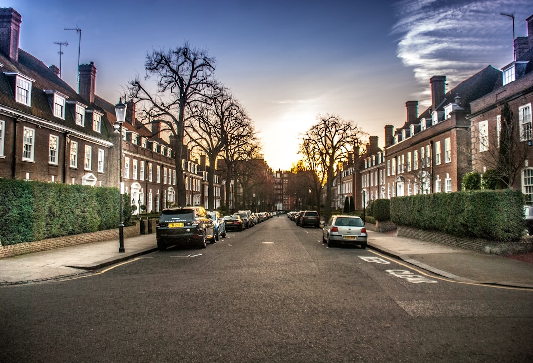 RelocationWoman's tweet image. Your move to the UK should be exciting, not stressful. With Citrus Relocation, our expert team ensures you find the perfect rental property. Leave the details to us and enjoy a smooth transition. Explore more: citrusrelocation.com/private-clients #MovingToUK