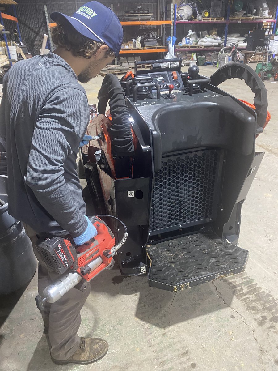 Victory_Turf's tweet image. It’s raining in Dallas this morning so we’re knocking off maintenance items. When weather is good and we’re rolling, so many of these crucial “small things” can fall to the side. Making use of our time is a must to ensure we don’t hit a snag on a jobsite!